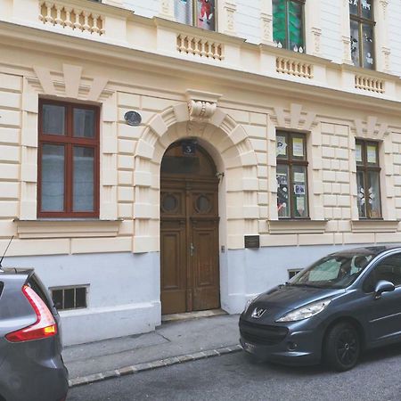 Minnie Mouse Vienna Exterior photo